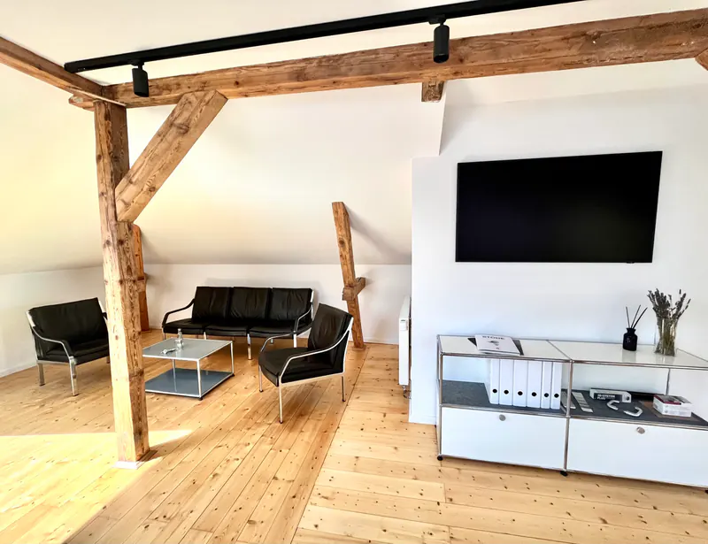 Stadtvilla STB: Lounge im Dachgeschoss
